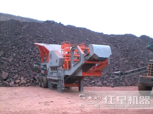 輪胎移動式破碎機生產現(xiàn)場