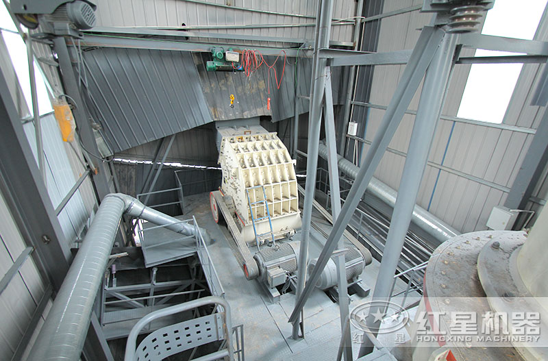 單臺錘式破碎機(jī)作業(yè)現(xiàn)場實(shí)拍