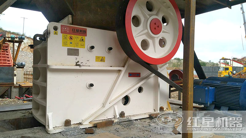 57鄂破用于砂石場破碎生產(chǎn)線初級(jí)破碎機(jī)