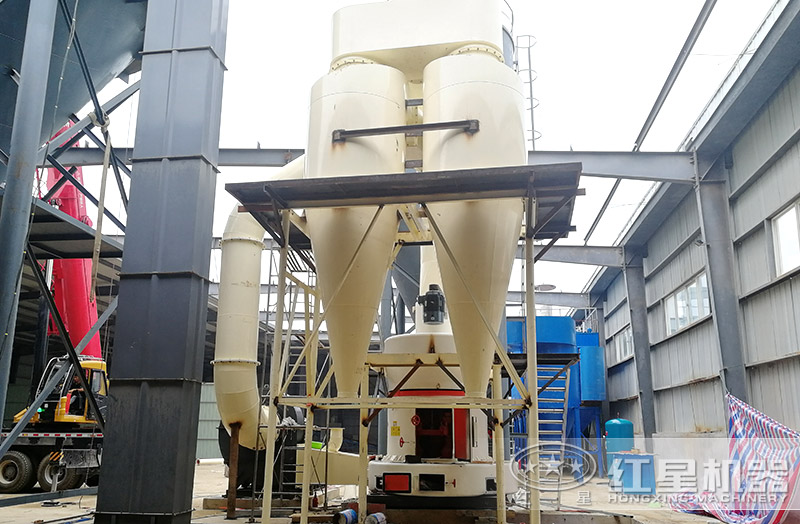 雷蒙磨生產(chǎn)前檢查，側(cè)門(mén)可打開(kāi)