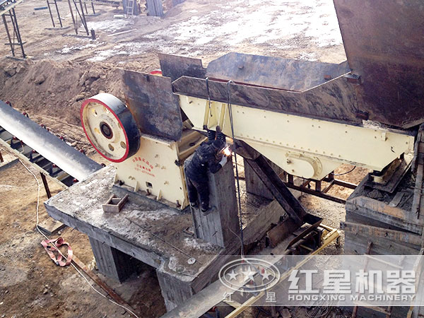 石英石破碎設備生產現(xiàn)場