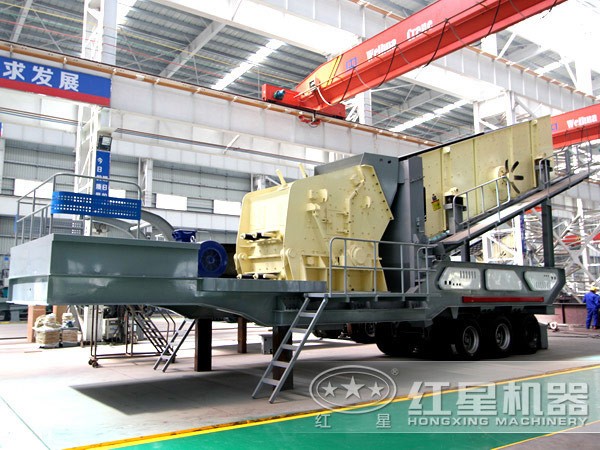 時(shí)產(chǎn)50-80噸、出料料3-6公分的鉀長(zhǎng)石移動(dòng)式破碎機(jī)