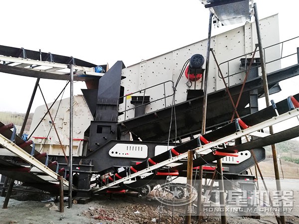 300t/h車載移動(dòng)破碎機(jī)_破石機(jī)施工現(xiàn)場