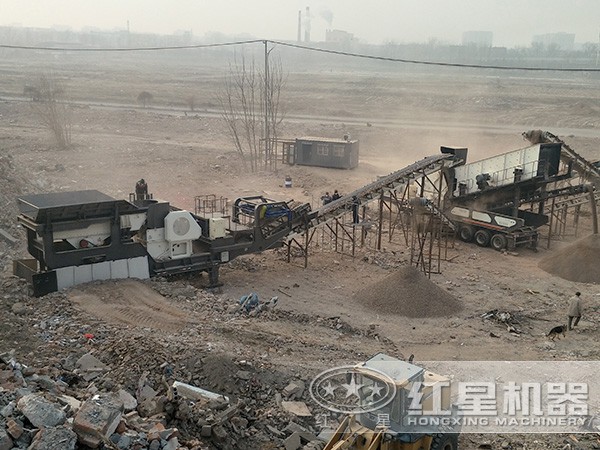 一小時(shí)200t建筑垃圾制砂機(jī)在處理建筑垃圾作業(yè)現(xiàn)場