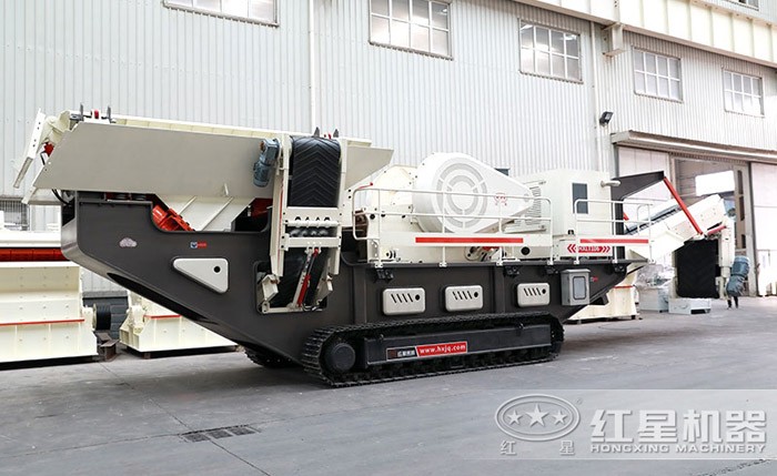 履帶設(shè)計的移動碎石機(jī)