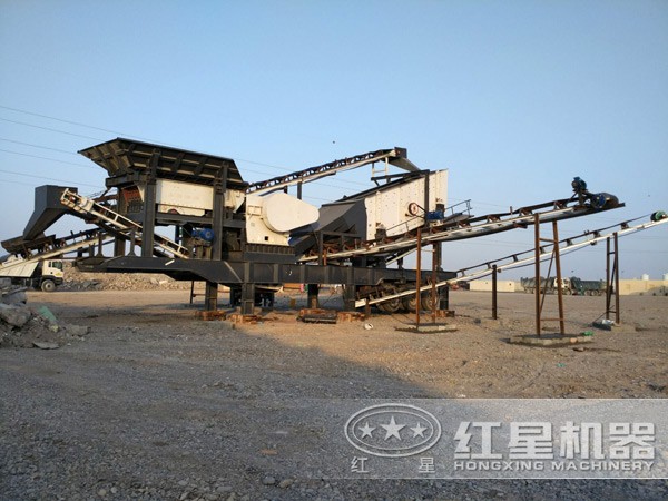 砂石料移動(dòng)式破碎機(jī)現(xiàn)場綠色環(huán)保