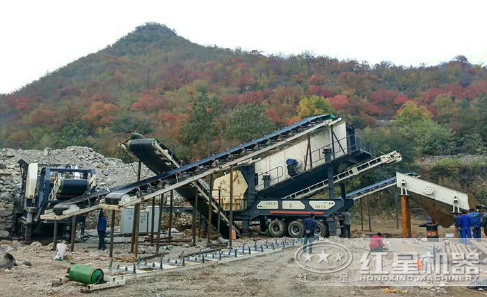 紅星輪胎式移動(dòng)篩沙機(jī)現(xiàn)場