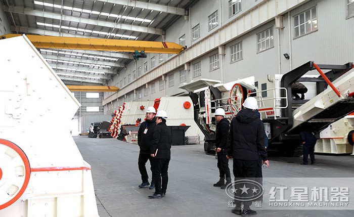 客戶考察，實(shí)地參觀紅星車(chē)間