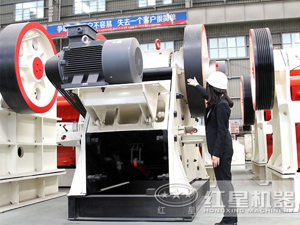 玄武巖破碎機破碎深腔、電機裝置細(xì)節(jié)