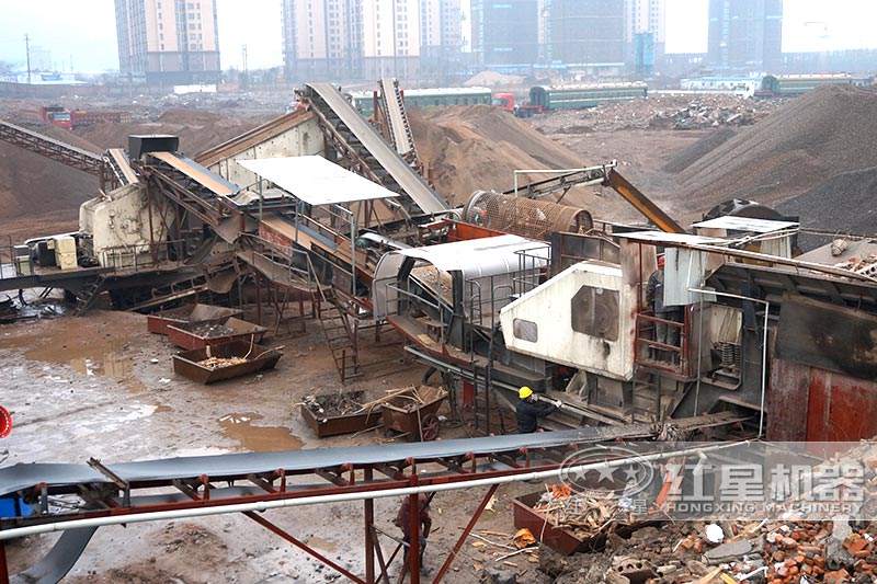 建筑垃圾破碎機-輪胎式移動破碎站，雙機聯(lián)合