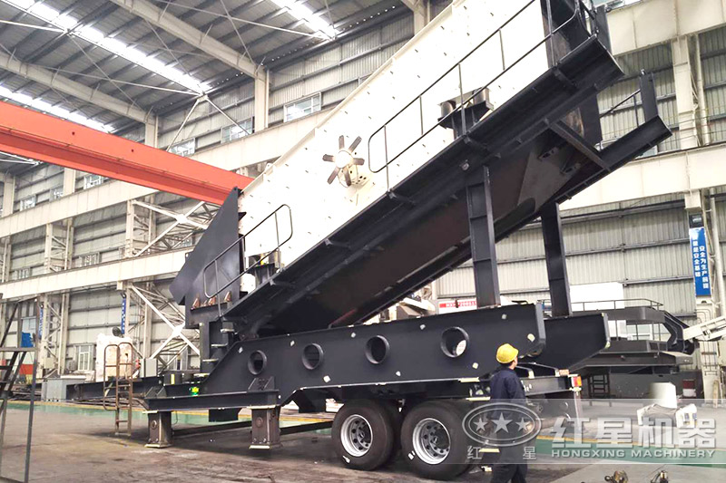 自走式石塊粉碎機粉碎、篩分一體化