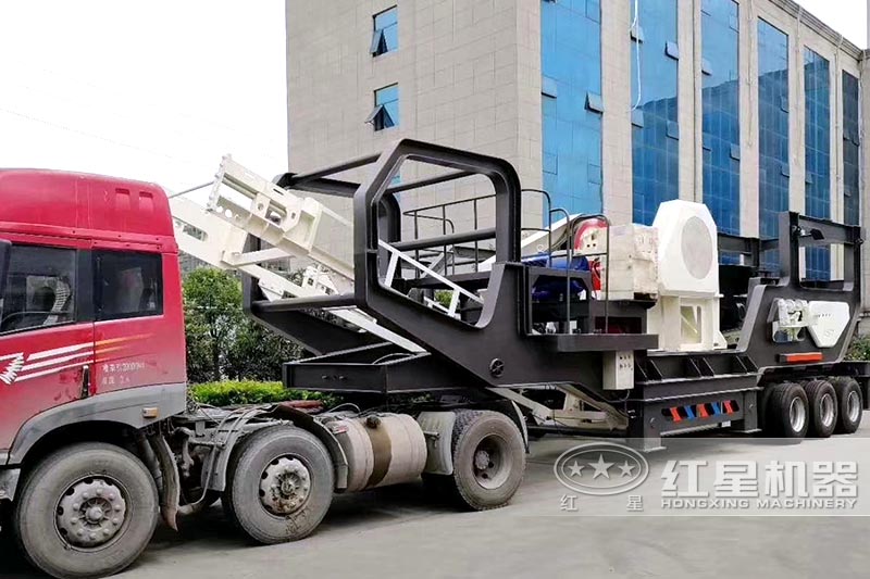 200t/h車(chē)載流動(dòng)石子機(jī)_磕石機(jī)可直接開(kāi)往施工現(xiàn)場(chǎng)