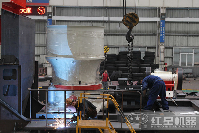 200t/h車(chē)載流動(dòng)石子機(jī)_磕石機(jī)車(chē)間