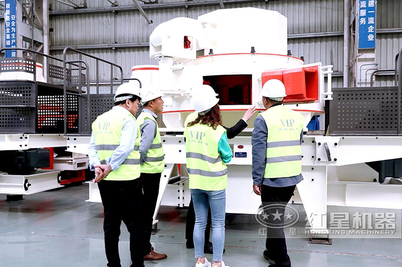 車間內(nèi)一角，客戶來(lái)廠中考察