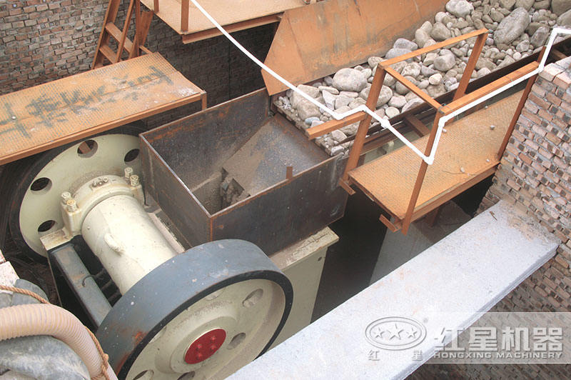 顎式破碎機進料口細節(jié)