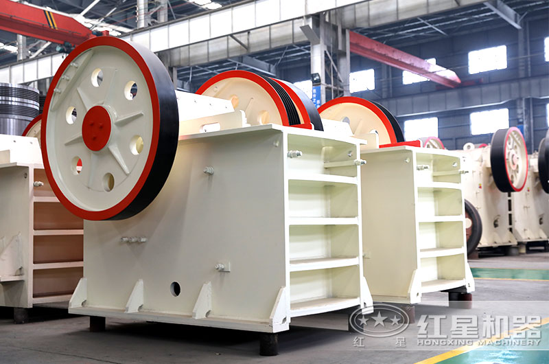 鄂破工作穩(wěn)定，破碎力度強(qiáng)，適合各種石料廠