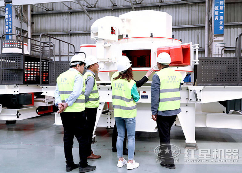 用戶在石頭制砂機(jī)車間，上午參觀下午下單