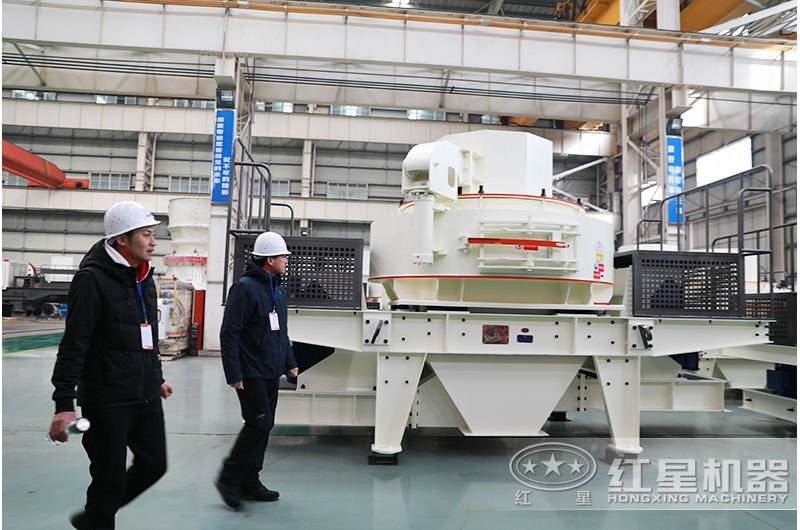 用戶參觀打細沙機器車間，對紅星設(shè)備贊不絕口