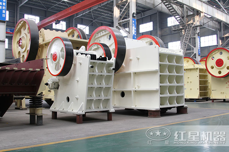 石英砂破碎機種類多，型號全，什么價位都有