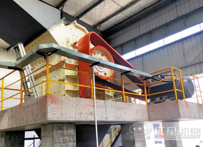 細(xì)碎機(jī)生產(chǎn)現(xiàn)場