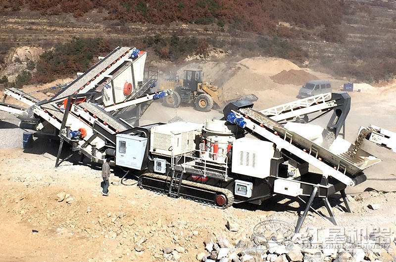履帶移動(dòng)式破碎機(jī)雙機(jī)聯(lián)合現(xiàn)場，時(shí)產(chǎn)量200噸