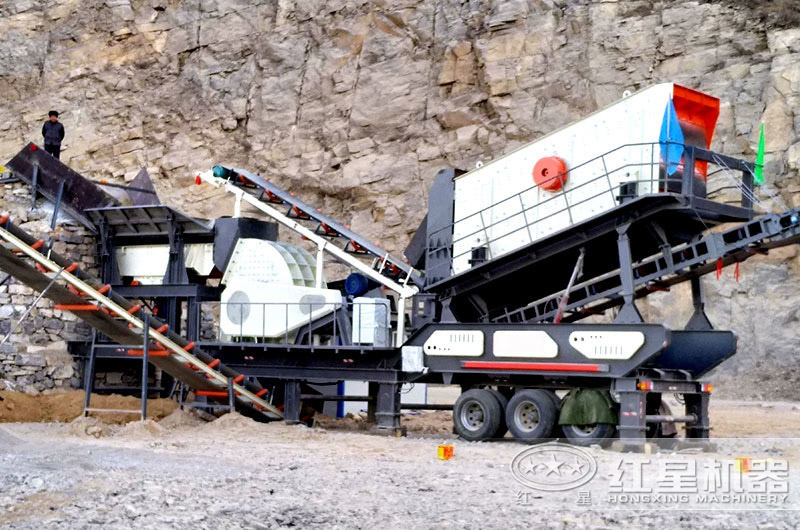 輪胎式單機(jī)組合移動(dòng)式破碎機(jī)現(xiàn)場，時(shí)產(chǎn)量100噸左右