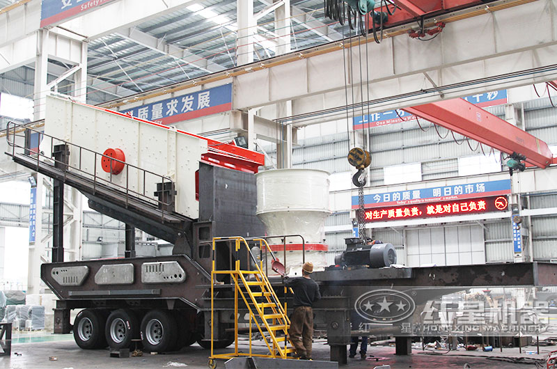 圓錐破移動(dòng)式破碎機(jī)，用于河卵石一段破碎