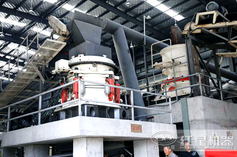 硬物料碎石場(chǎng)，圓錐式破碎機(jī)現(xiàn)場(chǎng)