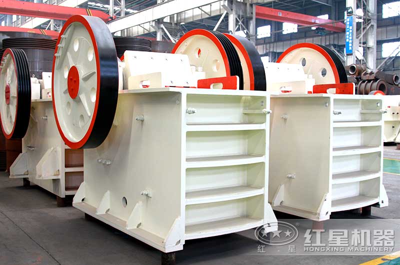 PE鄂式破石機(jī)，設(shè)計(jì)簡單，運(yùn)行穩(wěn)定