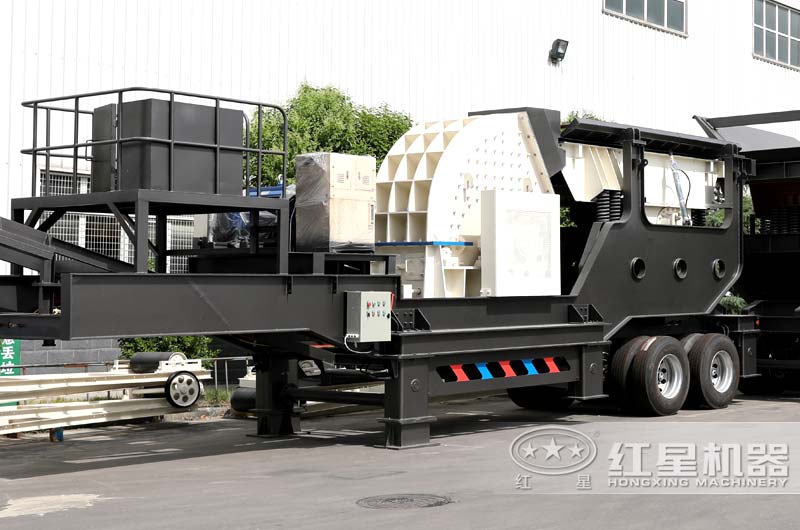 移動(dòng)式pcz重錘破碎機(jī)，上圖