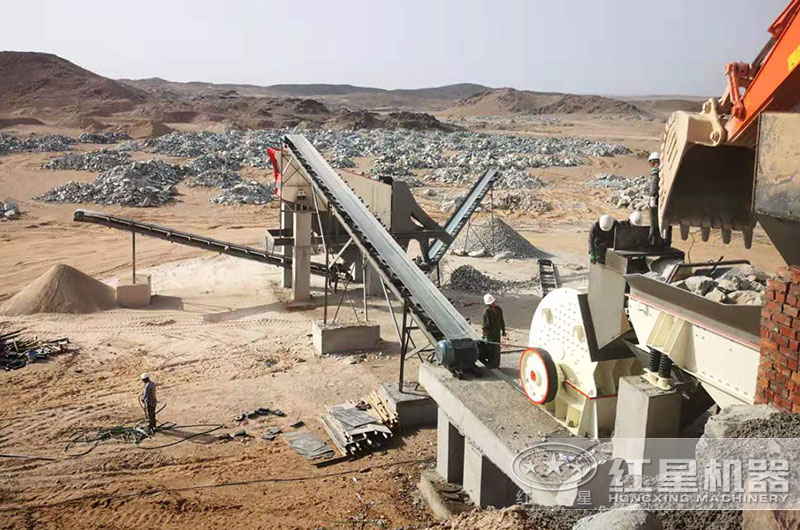時(shí)產(chǎn)30噸砂石生產(chǎn)線(xiàn)錘破作業(yè)現(xiàn)場(chǎng)